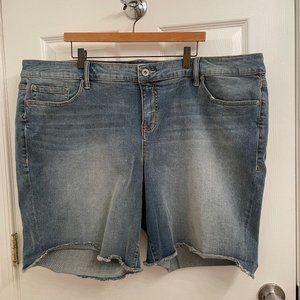 Torrid 8” Cut Off True Blue Clean Denim Jean Shorts size 26 New with Tags